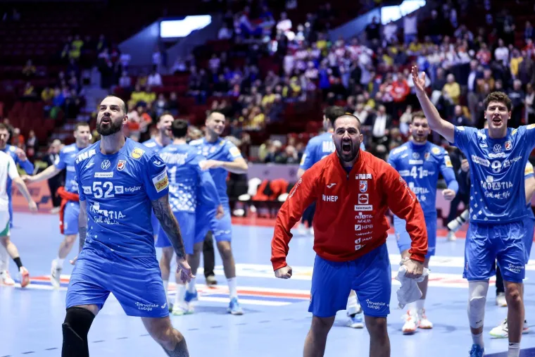 Tako slave Hrvati! Pogledajte ludnicu s navijačima, bilo je i suza, nitko nije ostao ravnodu&scaron;an