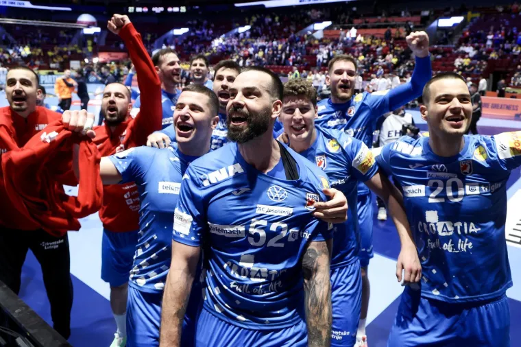 Tako slave Hrvati! Pogledajte ludnicu s navijačima, bilo je i suza, nitko nije ostao ravnodu&scaron;an