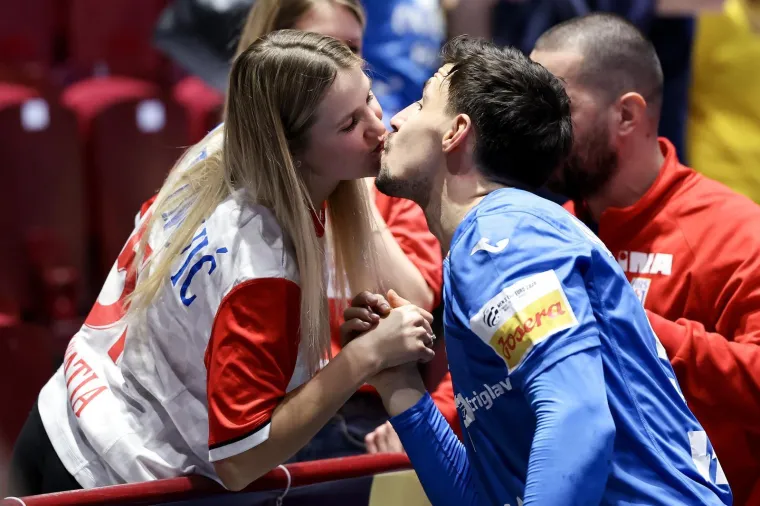 Trenutak koji je mnogima promaknuo! Kaos nakon posljednjeg zvižduka pro&scaron;ao je bez posljedica