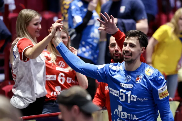 Trenutak koji je mnogima promaknuo! Kaos nakon posljednjeg zvižduka pro&scaron;ao je bez posljedica