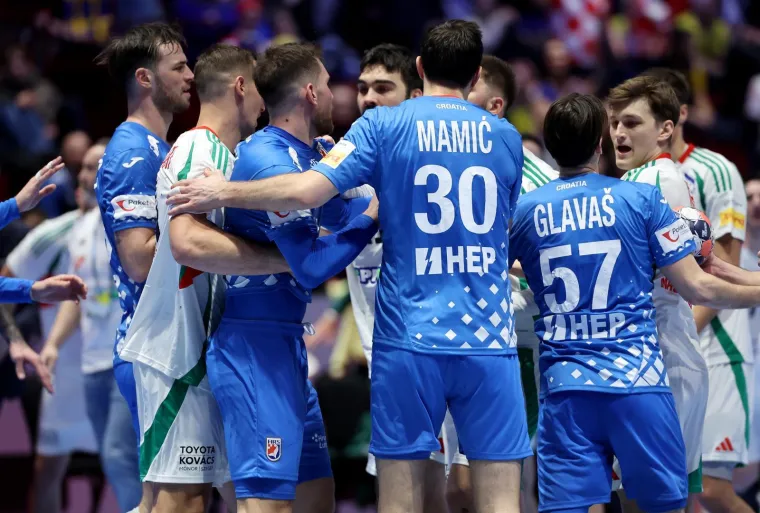 Trenutak koji je mnogima promaknuo! Kaos nakon posljednjeg zvižduka pro&scaron;ao je bez posljedica