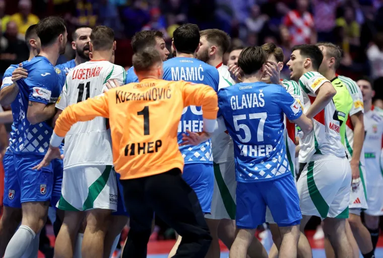 Trenutak koji je mnogima promaknuo! Kaos nakon posljednjeg zvižduka pro&scaron;ao je bez posljedica