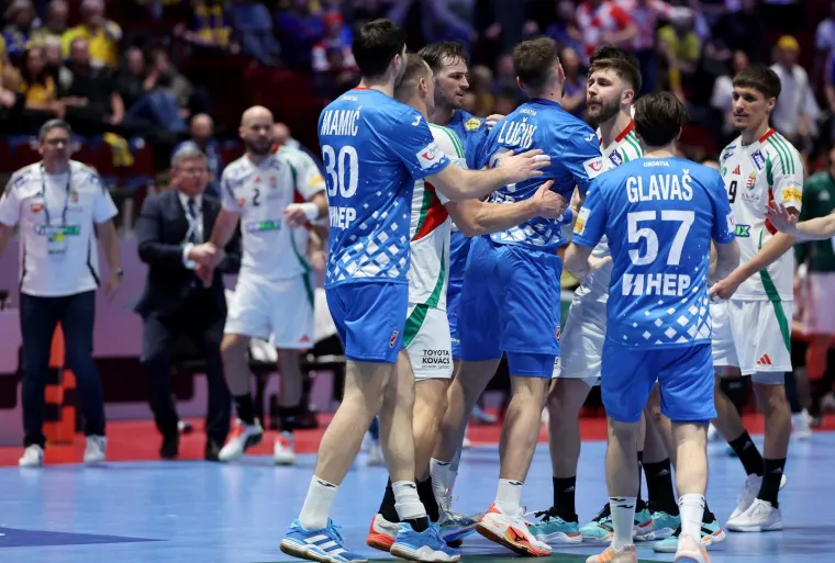 Trenutak koji je mnogima promaknuo! Kaos nakon posljednjeg zvižduka pro&scaron;ao je bez posljedica