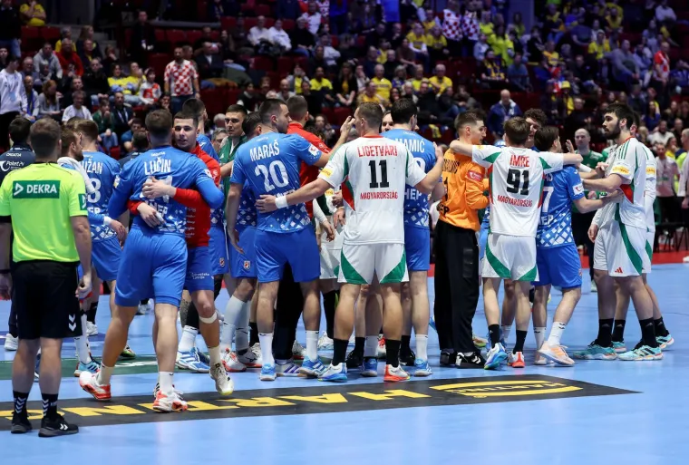 Trenutak koji je mnogima promaknuo! Kaos nakon posljednjeg zvižduka pro&scaron;ao je bez posljedica