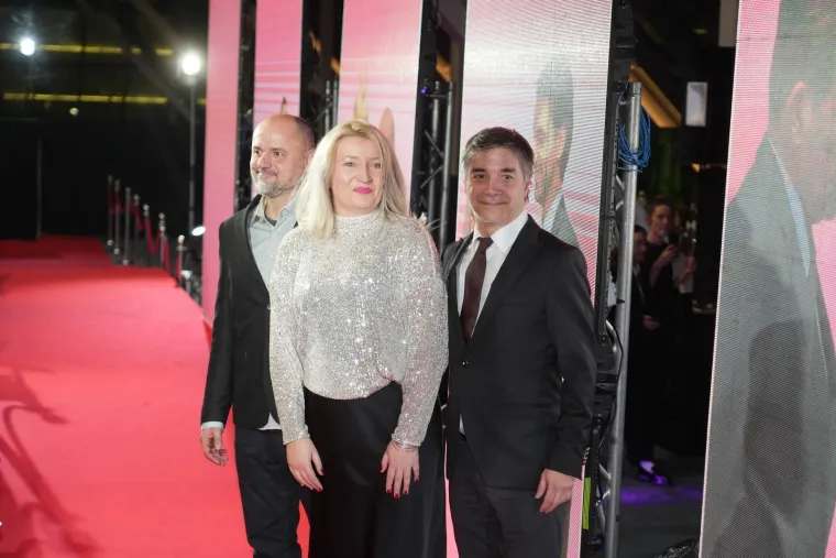 I u Srbiji potpuno ludilo: Evo koje zvijezde su se pojavile na premijeri hit filma 'Svadba'