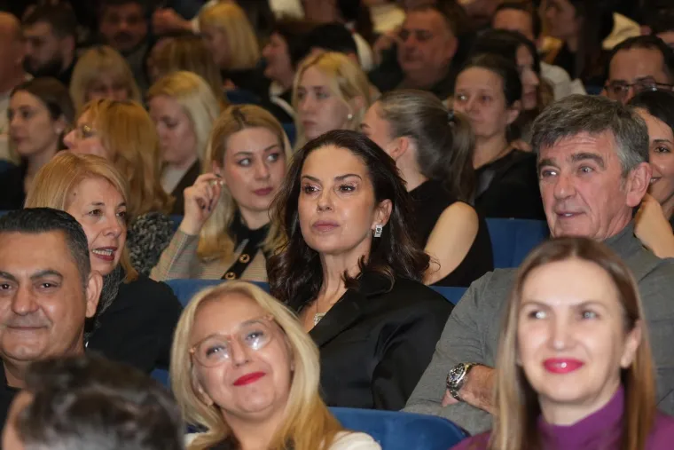 I u Srbiji potpuno ludilo: Evo koje zvijezde su se pojavile na premijeri hit filma 'Svadba'