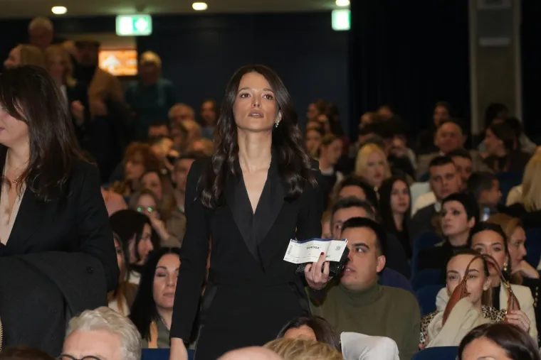 I u Srbiji potpuno ludilo: Evo koje zvijezde su se pojavile na premijeri hit filma 'Svadba'