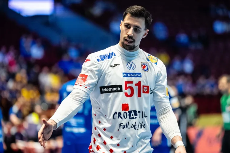 Emotivna fotografija koja je odu&scaron;evila Hrvatsku! Otkrivamo &scaron;to je na&scaron;a novinarka rekla kapetanu u suzama