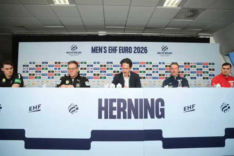 Kamera snimila ljutitog Sigurdssona prije eksplozivne pressice na kojoj je opleo po EHF-u