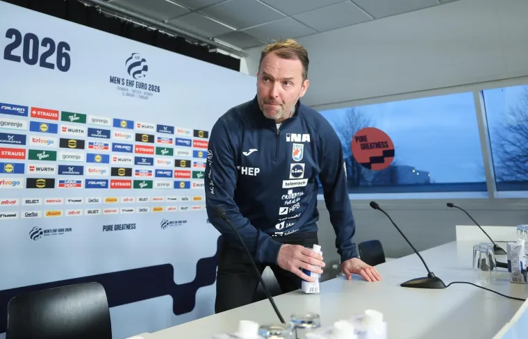 Kamera snimila ljutitog Sigurdssona prije eksplozivne pressice na kojoj je opleo po EHF-u