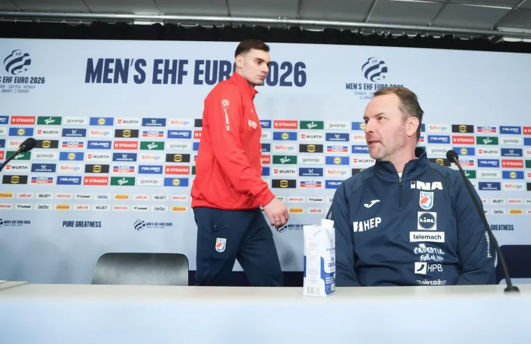 Kamera snimila ljutitog Sigurdssona prije eksplozivne pressice na kojoj je opleo po EHF-u