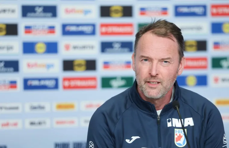 Kamera snimila ljutitog Sigurdssona prije eksplozivne pressice na kojoj je opleo po EHF-u