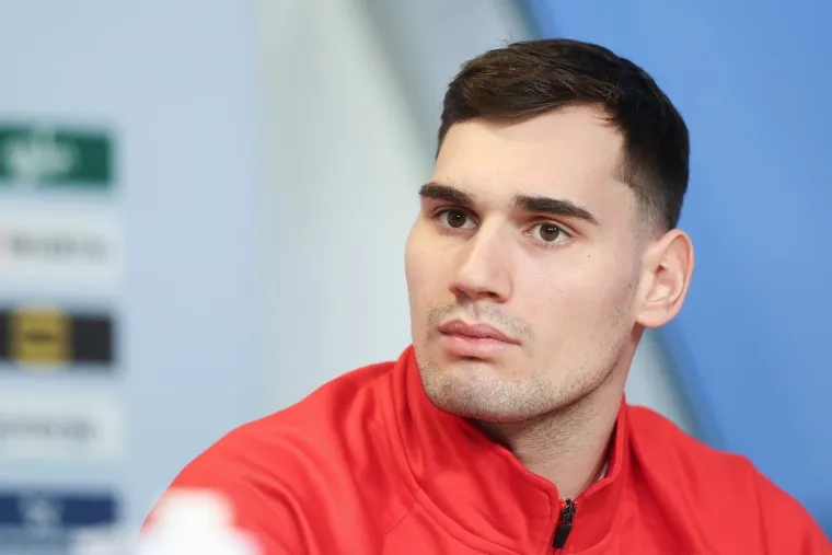 Kamera snimila ljutitog Sigurdssona prije eksplozivne pressice na kojoj je opleo po EHF-u