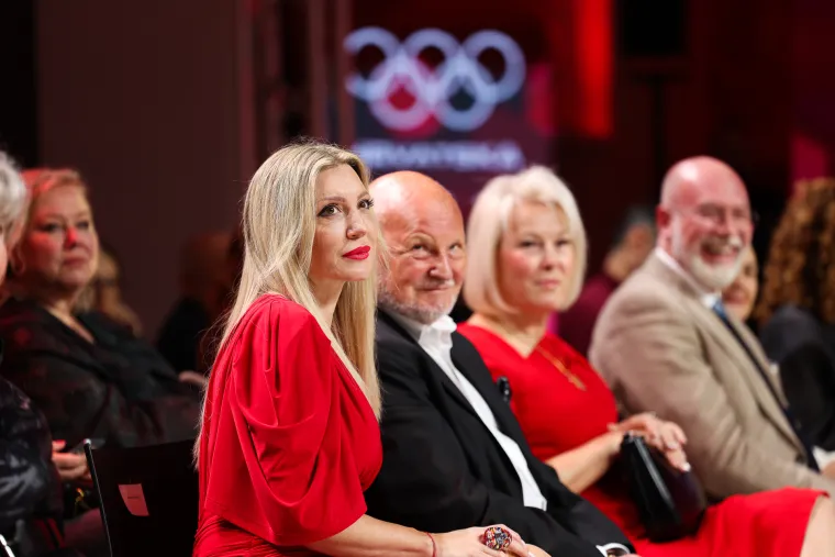 Mate&scaron;a i 30 godina mlađa supruga ukrali poglede na reviji: Pojavio se i Jakov Kitarović