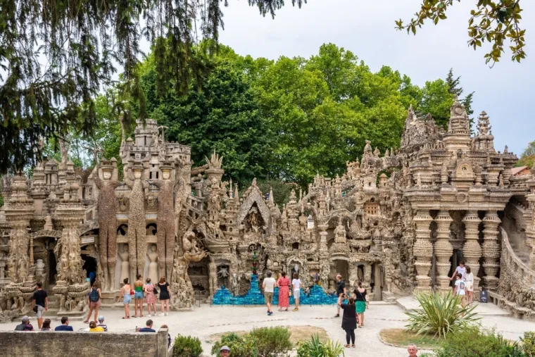 Od mjesta prepunog &scaron;takorima do vrata pakla: Ovo su najčudnije turističke destinacije na svijetu