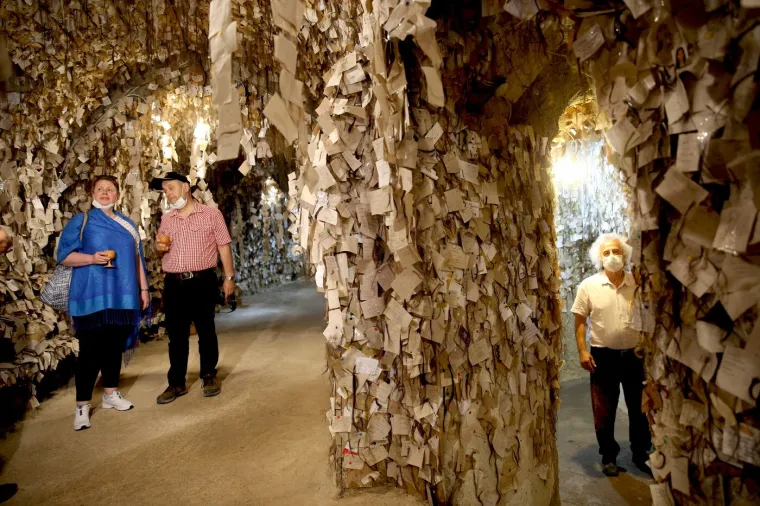 Od mjesta prepunog &scaron;takorima do vrata pakla: Ovo su najčudnije turističke destinacije na svijetu