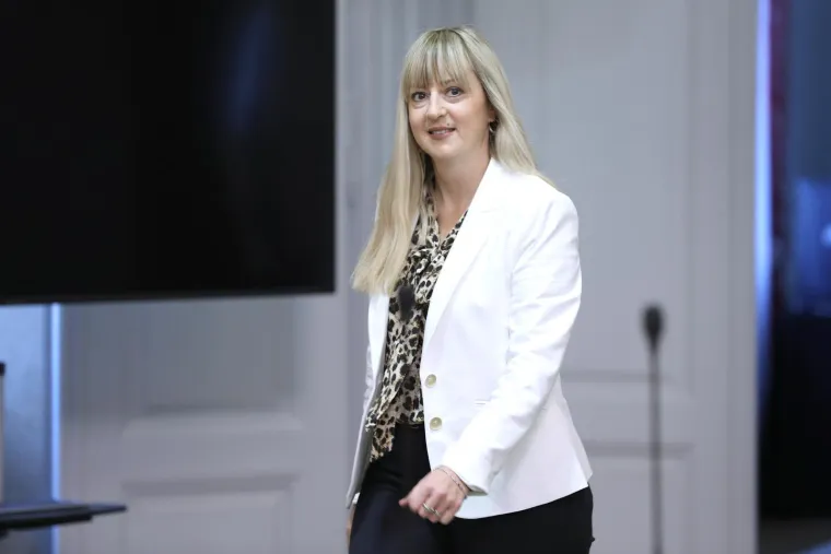 Izdanja Martine Vla&scaron;ić Iljkić: U Saboru dotjerana od glave do pete, a &scaron;tikle su joj za&scaron;titni znak