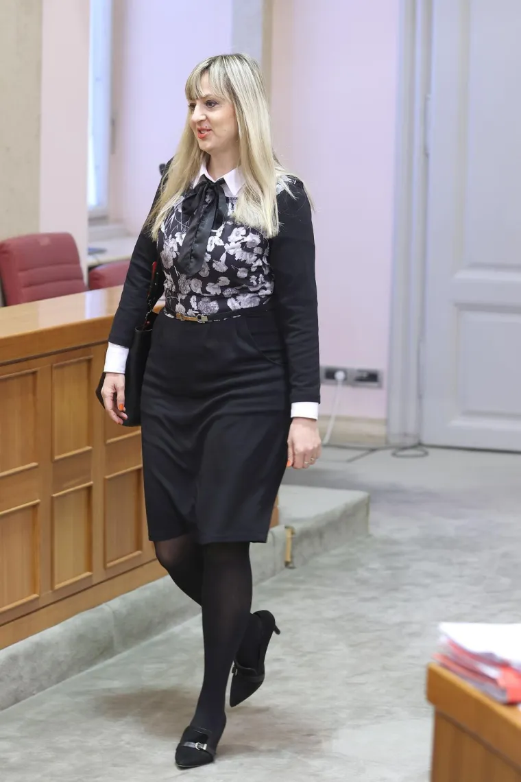 Izdanja Martine Vla&scaron;ić Iljkić: U Saboru dotjerana od glave do pete, a &scaron;tikle su joj za&scaron;titni znak