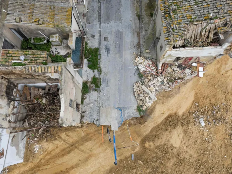 Malom gradiću dani su odbrojani: Rupa guta domove nemoćnih stanovnika