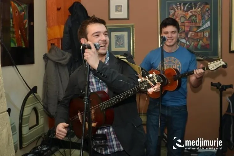 Grupa 'Meja&scaron;i' s početka karijere, 'opasni' momci s ikoničnim biebericama i preslatki parovi