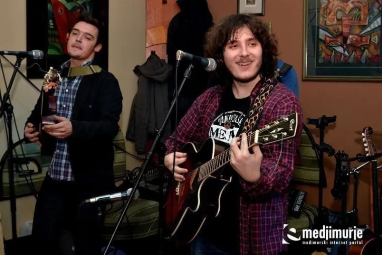 Grupa 'Meja&scaron;i' s početka karijere, 'opasni' momci s ikoničnim biebericama i preslatki parovi