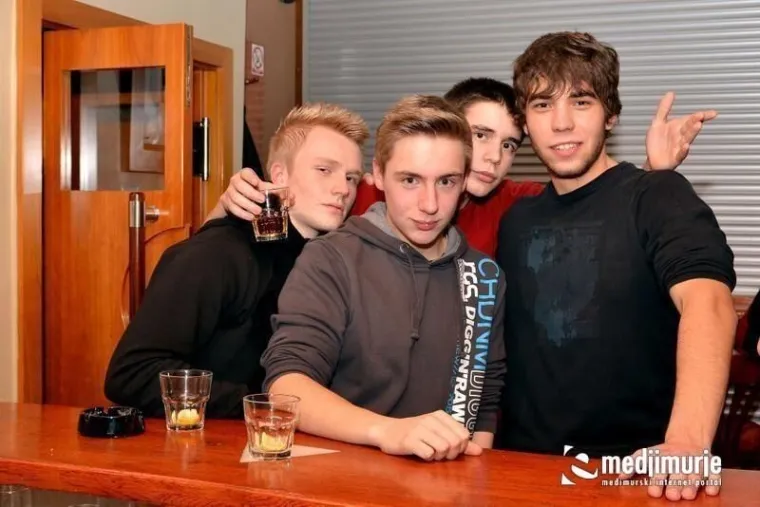 Grupa 'Meja&scaron;i' s početka karijere, 'opasni' momci s ikoničnim biebericama i preslatki parovi