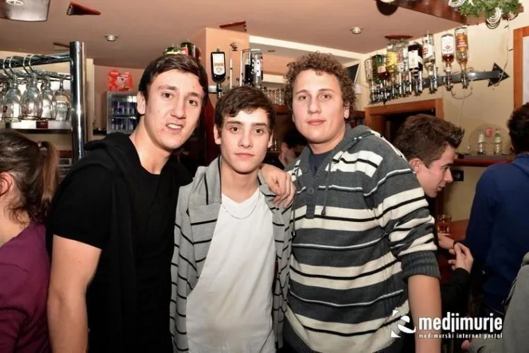 Grupa 'Meja&scaron;i' s početka karijere, 'opasni' momci s ikoničnim biebericama i preslatki parovi