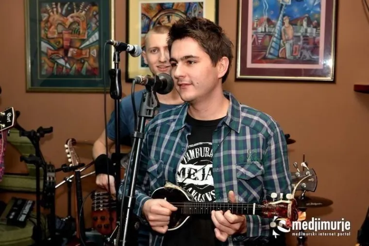 Grupa 'Meja&scaron;i' s početka karijere, 'opasni' momci s ikoničnim biebericama i preslatki parovi