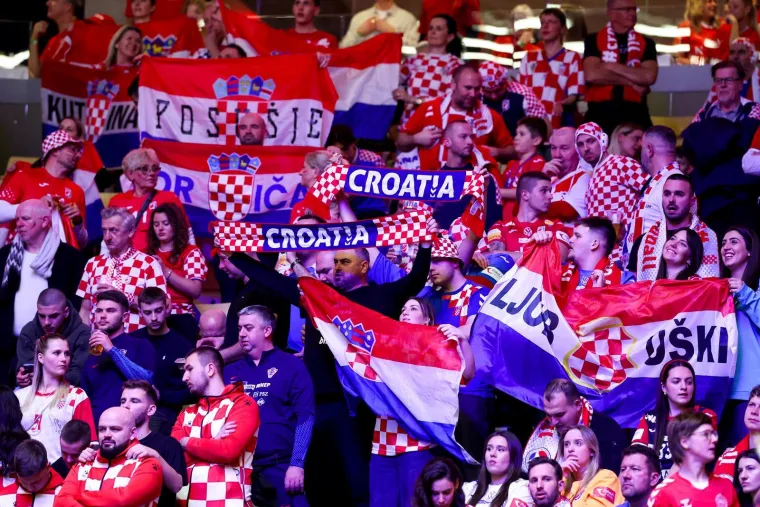 Provjerite &scaron;to su navijači u Danskoj radili Duvnjaku, pažnju plijenila i poznata navijačica