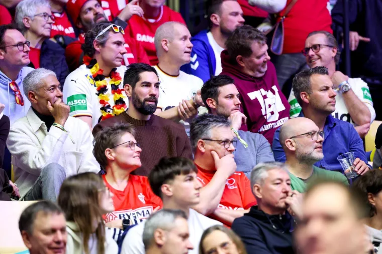 Pogledajte &scaron;to su tužni rukometa&scaron;i radili nakon bolnog poraza: Jedan detalj posebno bode u oči