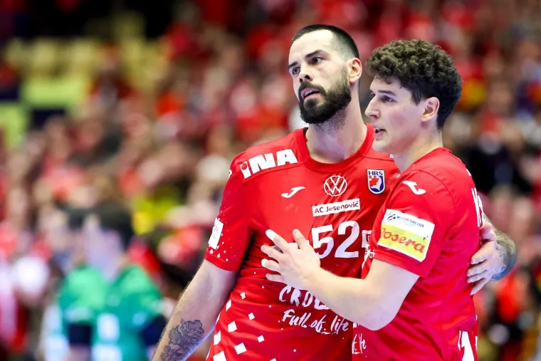 Pogledajte &scaron;to su tužni rukometa&scaron;i radili nakon bolnog poraza: Jedan detalj posebno bode u oči