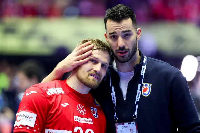 Pogledajte &scaron;to su tužni rukometa&scaron;i radili nakon bolnog poraza: Jedan detalj posebno bode u oči