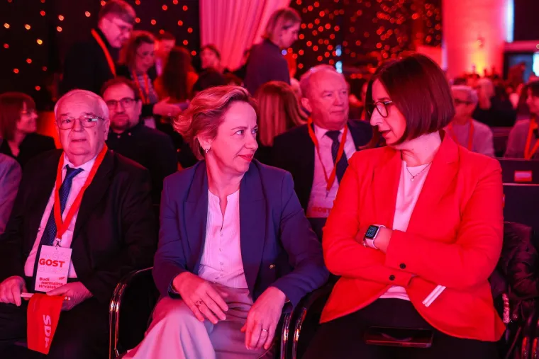 Dalija puca od sreće, Toma&scaron;ević i Hajda&scaron; zagrljeni: Svu pažnju ipak je ukrao 'Crveni zmaj'!