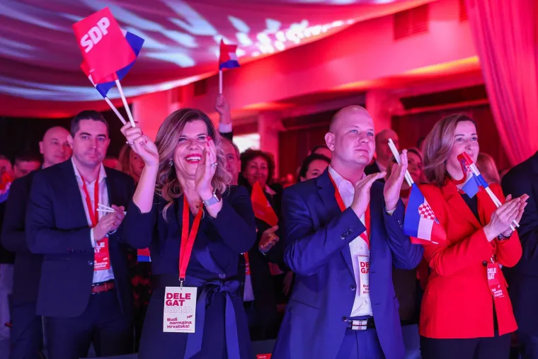 Dalija puca od sreće, Toma&scaron;ević i Hajda&scaron; zagrljeni: Svu pažnju ipak je ukrao 'Crveni zmaj'!