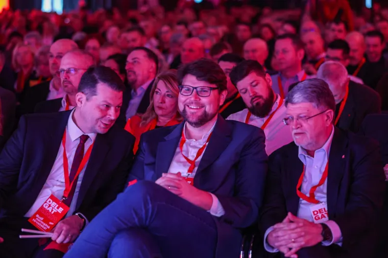 Dalija puca od sreće, Toma&scaron;ević i Hajda&scaron; zagrljeni: Svu pažnju ipak je ukrao 'Crveni zmaj'!