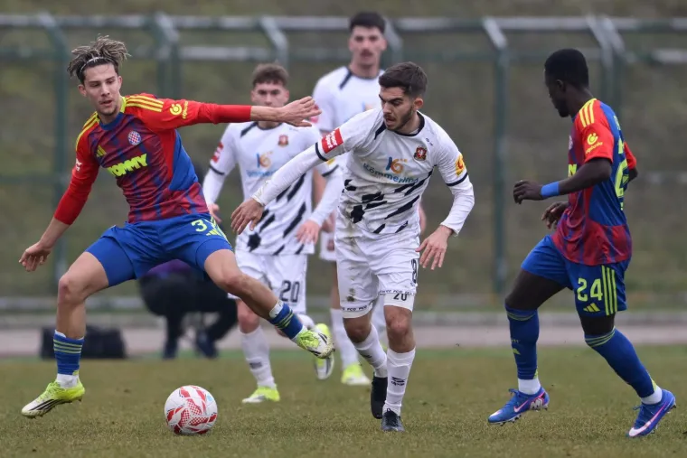 Burno u Gorici: Svi su gledali u poruku koju je podigla Torcida za uhićene