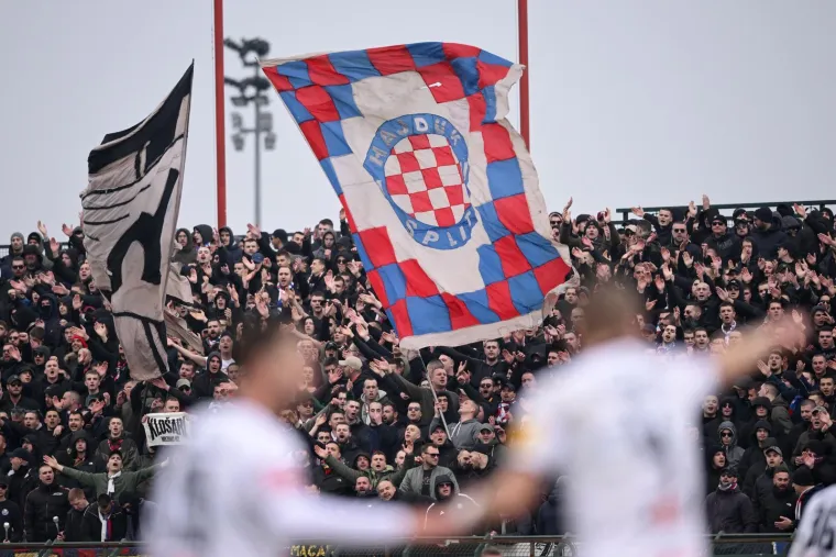 Burno u Gorici: Svi su gledali u poruku koju je podigla Torcida za uhićene