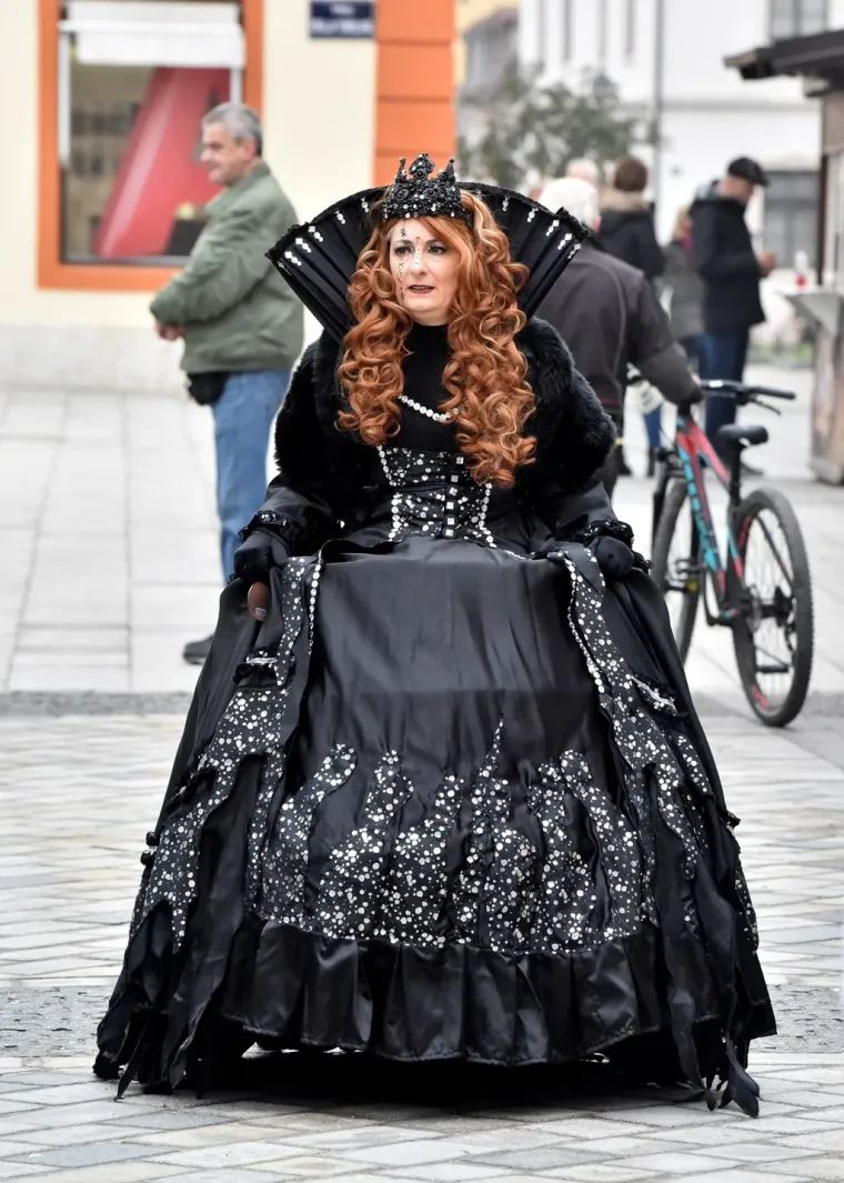 Modno osvije&scaron;tene Varaždinke preuzele Korzo: Za ovim damama se okretao cijeli grad