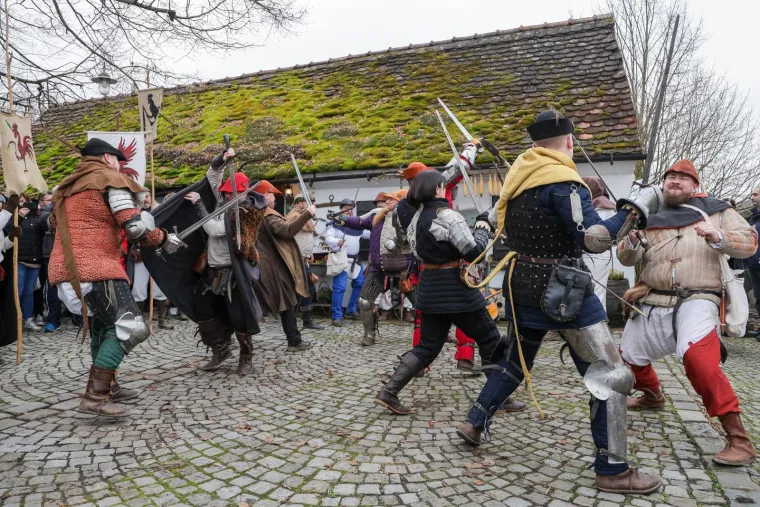 Gornja Stubica oživjela povijest: Ovi su kmetovi spremni za bitku! Seljačka buna ih čeka