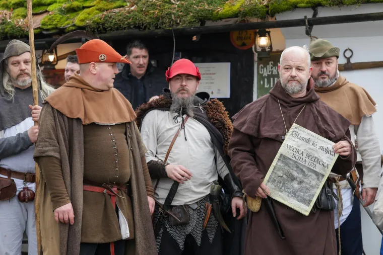 Gornja Stubica oživjela povijest: Ovi su kmetovi spremni za bitku! Seljačka buna ih čeka