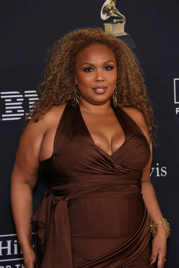 Glam haljine i dramatični dekoltei: Ovo su najvrelija izdanja s crvenog tepiha uoči Grammyja