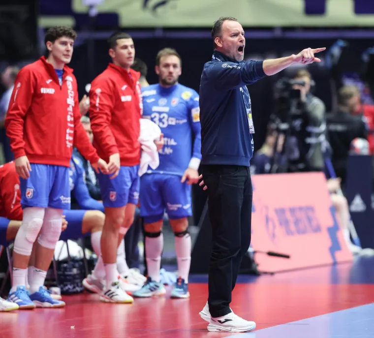 Danski navijači rade kaos na tribinama i navijaju protiv Hrvatske, na&scaron;e navijačice i navijači odgovorili