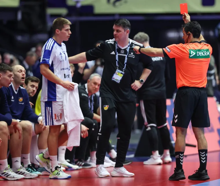 On je na&scaron; rukometni ratnik: Pogledajte kako su Islanđani istukli Mandića koji je sav krvav