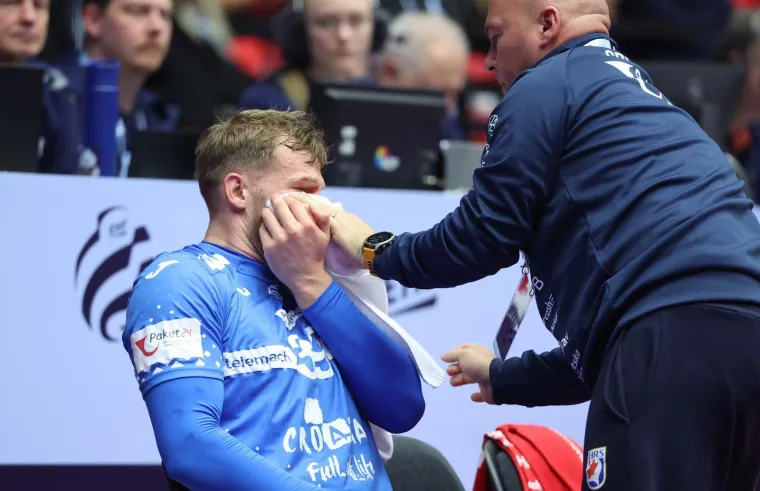 On je na&scaron; rukometni ratnik: Pogledajte kako su Islanđani istukli Mandića koji je sav krvav