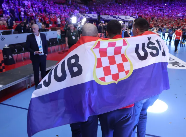 Ovo je veliko, ovo je sve! Pogledajte rukometa&scaron;e kako primaju medalje, za ovo se živi!