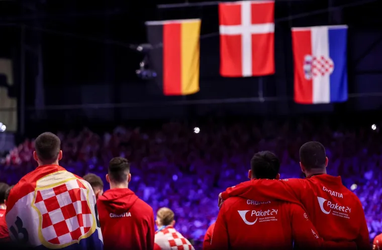 Ovo je veliko, ovo je sve! Pogledajte rukometa&scaron;e kako primaju medalje, za ovo se živi!