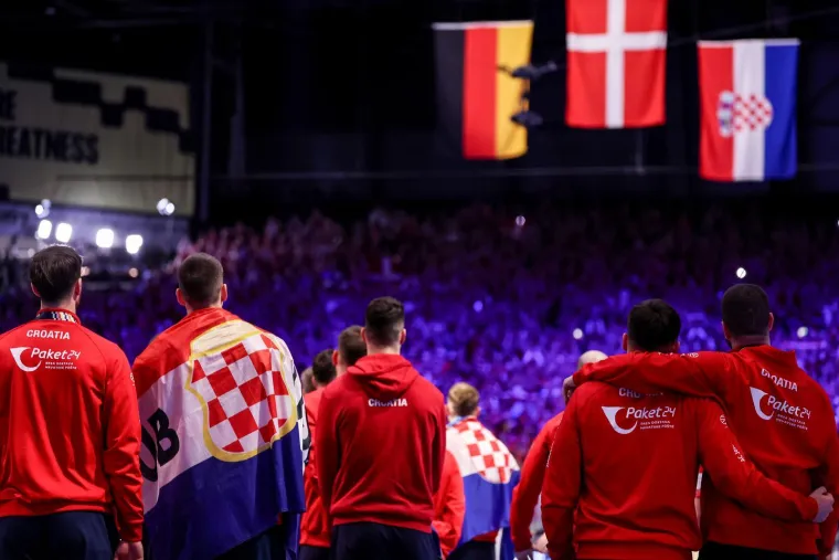 Ovo je veliko, ovo je sve! Pogledajte rukometa&scaron;e kako primaju medalje, za ovo se živi!