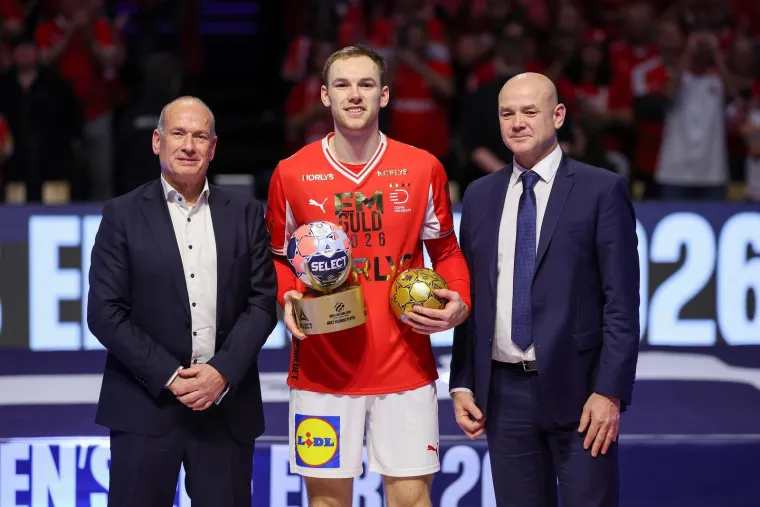 Ovo je veliko, ovo je sve! Pogledajte rukometa&scaron;e kako primaju medalje, za ovo se živi!