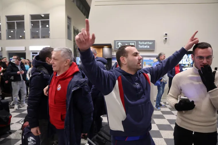 Brončani rukometa&scaron;i kao rock zvijezde: Pogledajte &scaron;to se događalo prije polaska za Hrvatsku