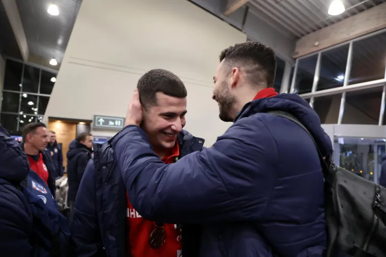 Brončani rukometa&scaron;i kao rock zvijezde: Pogledajte &scaron;to se događalo prije polaska za Hrvatsku